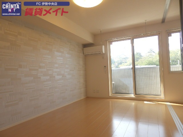 居室・リビング　同型参考写真