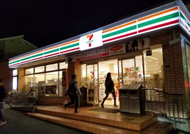 コンビニ　セブンイレブン 高槻下田部町2丁目店（コンビニ）まで425m