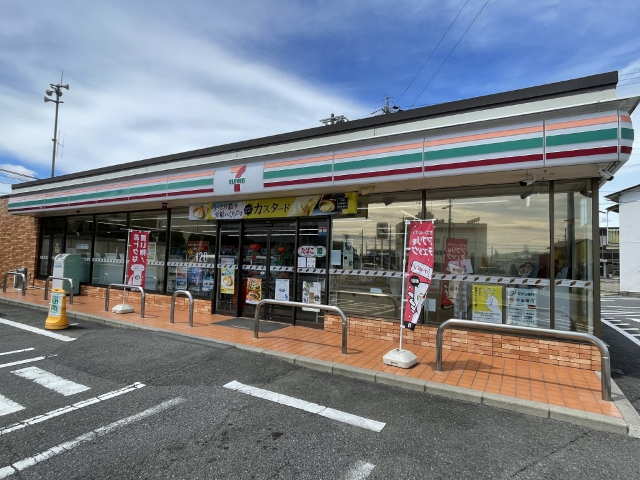 コンビニ　セブンイレブン津市一身田中野店（コンビニ）まで409m