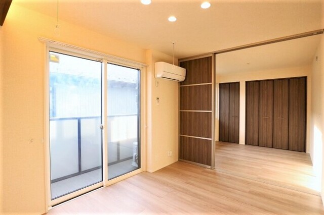 居室・リビング　リビングから洋室