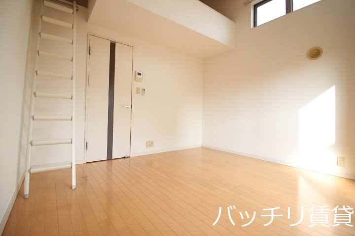 居室・リビング　別号室タイプの為、現状を優先致します。