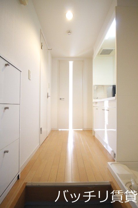 玄関　別号室タイプの為、現状を優先致します。