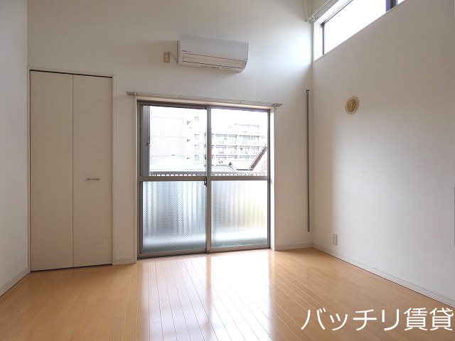 バルコニー　別号室タイプの為、現状を優先致します。