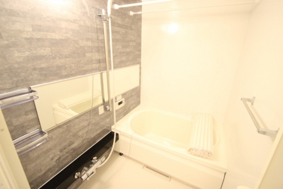 バス・シャワールーム　※別部屋の写真です