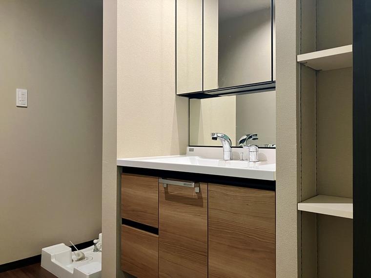 洗面設備　スペースが確保できる洗面所です