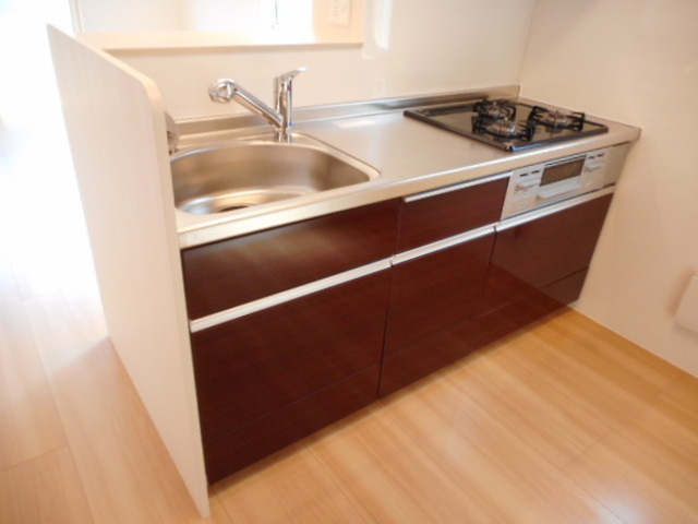 キッチン　対面式３口ガスコンロ付システムキッチン