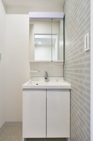 洗面設備　コンパクトで使いやすい洗面所