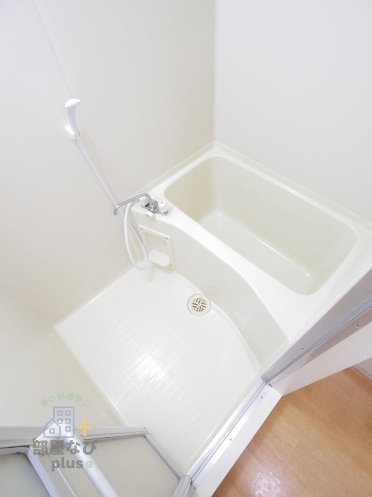 バス・シャワールーム　※他号室写真です