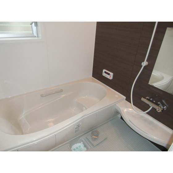 バス・シャワールーム　ゆったり足がのばせます