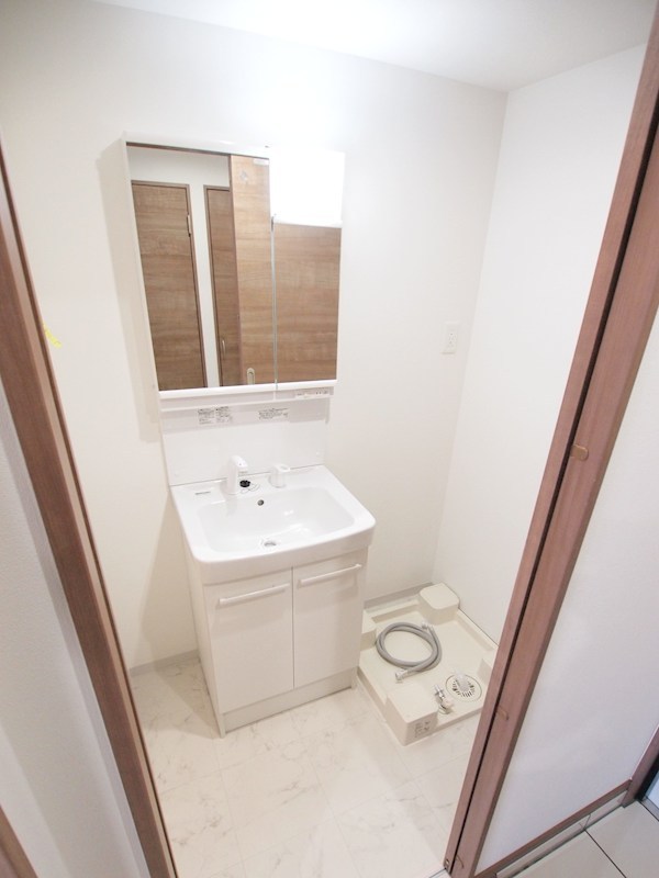 洗面設備　室内洗濯機置き場・洗面所あり。