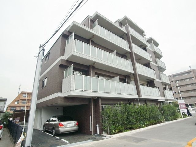 建物外観　♪鉄筋コンクリート、地上５階建♪