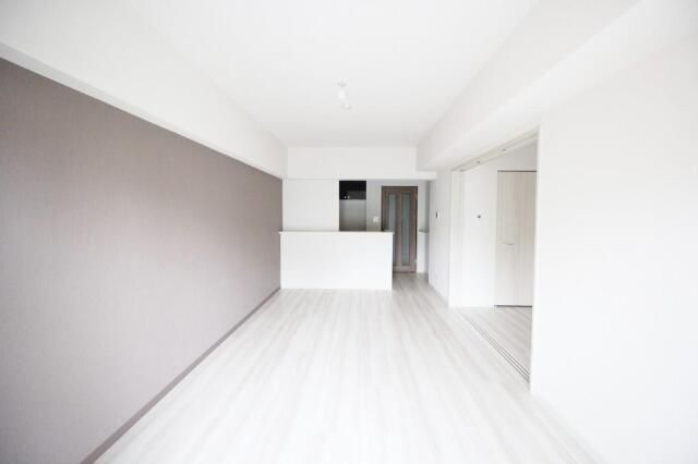 居室・リビング　こちらのリビングで趣味の時間をお楽しみください