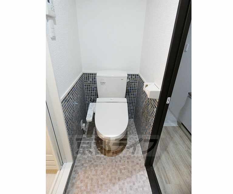 トイレ　ウォシュレット完備。