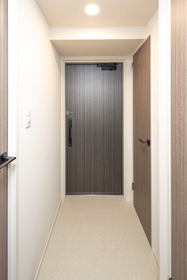 玄関　■モニタ付インターホン付き玄関■シューズクローゼット