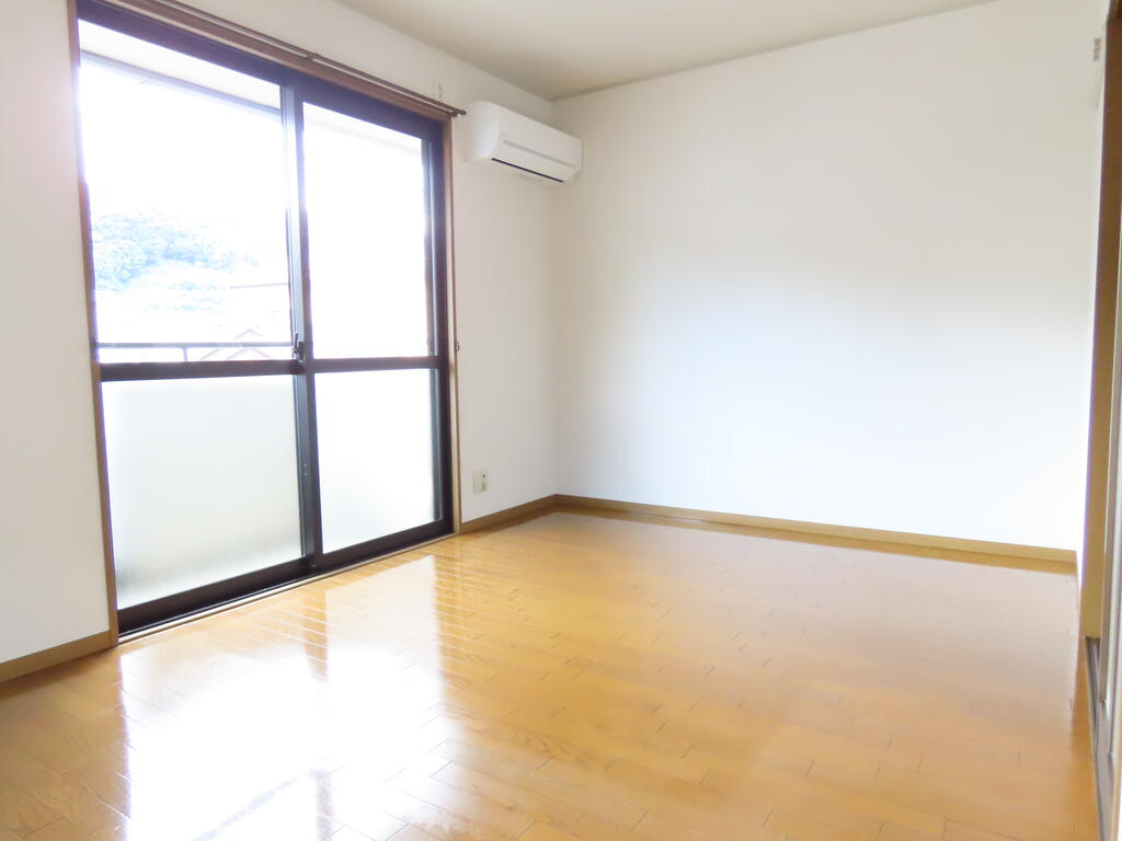 居室・リビング　※別号室のお写真です