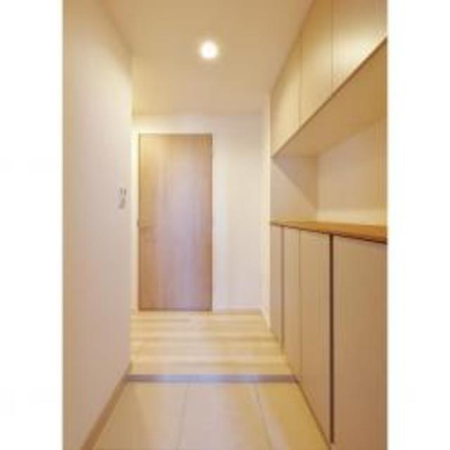 玄関　同施工会社部屋