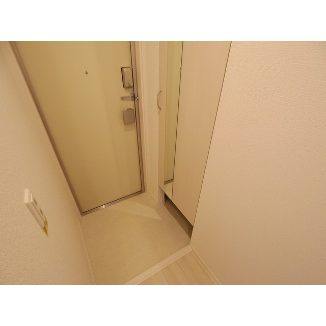 玄関　※写真は同型物件のものです。