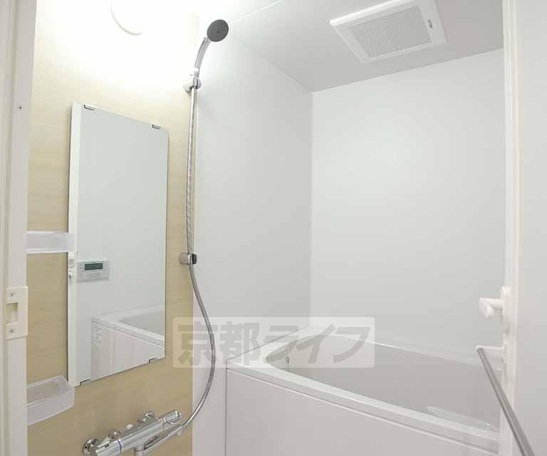 バス・シャワールーム　オシャレな浴室ですよ！