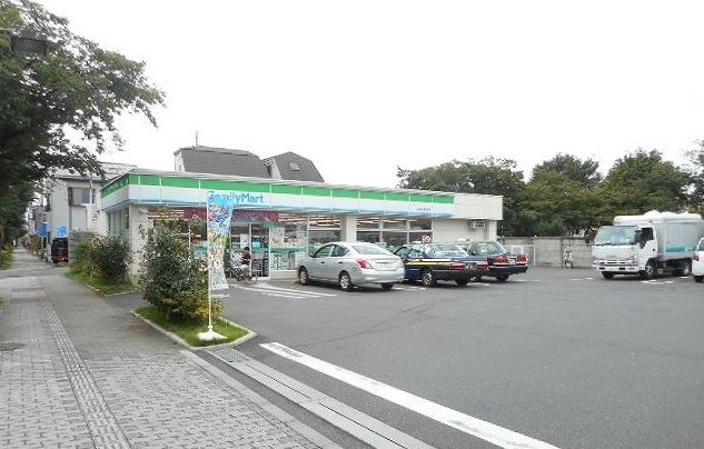 コンビニ　ファミリーマート（コンビニ）まで500m