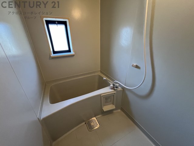 バス・シャワールーム　窓があり換気も楽にできます♪