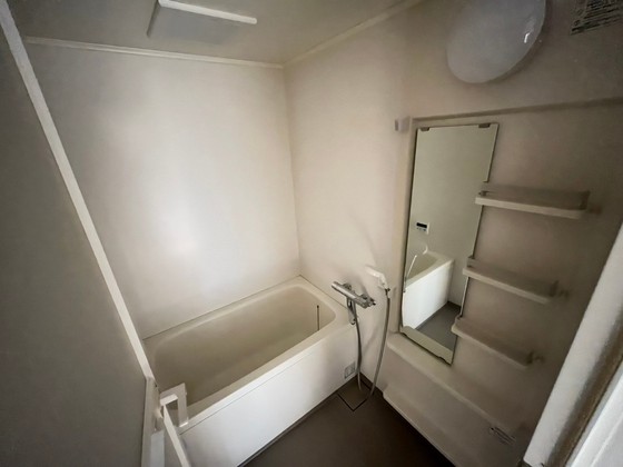 バス・シャワールーム　※別部屋の写真です