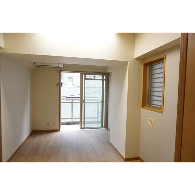 居室・リビング　南向きで明るい室内　角部屋です