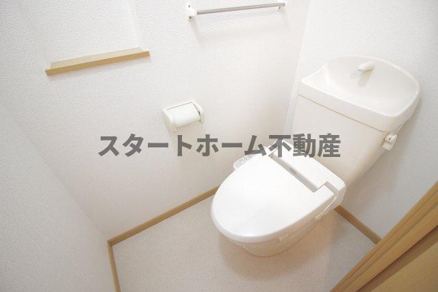 トイレ　清潔感のあるトイレです