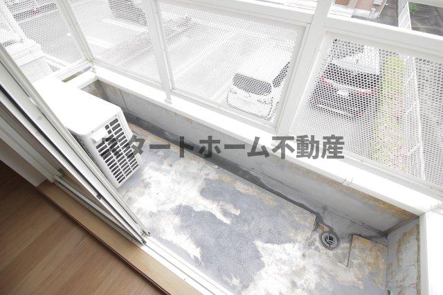 バルコニー　外からの目が気にならないバルコニーで洗濯物が干せます