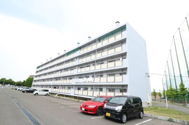 建物外観　５階建て♪