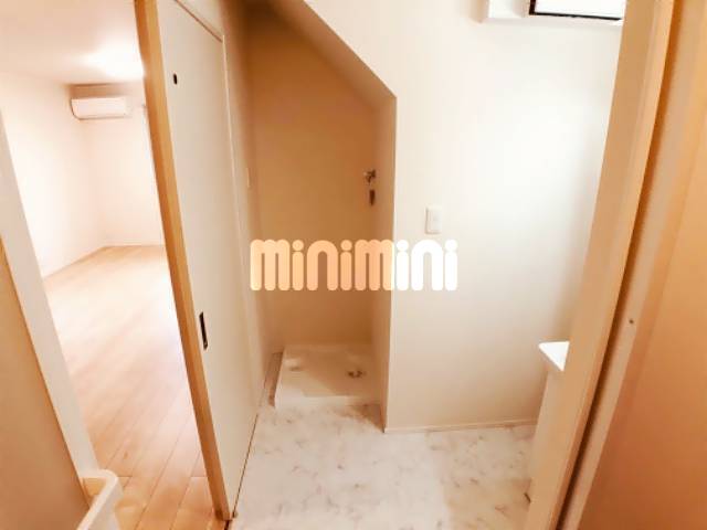 洗面設備　洗面所の中の室内洗濯機置場