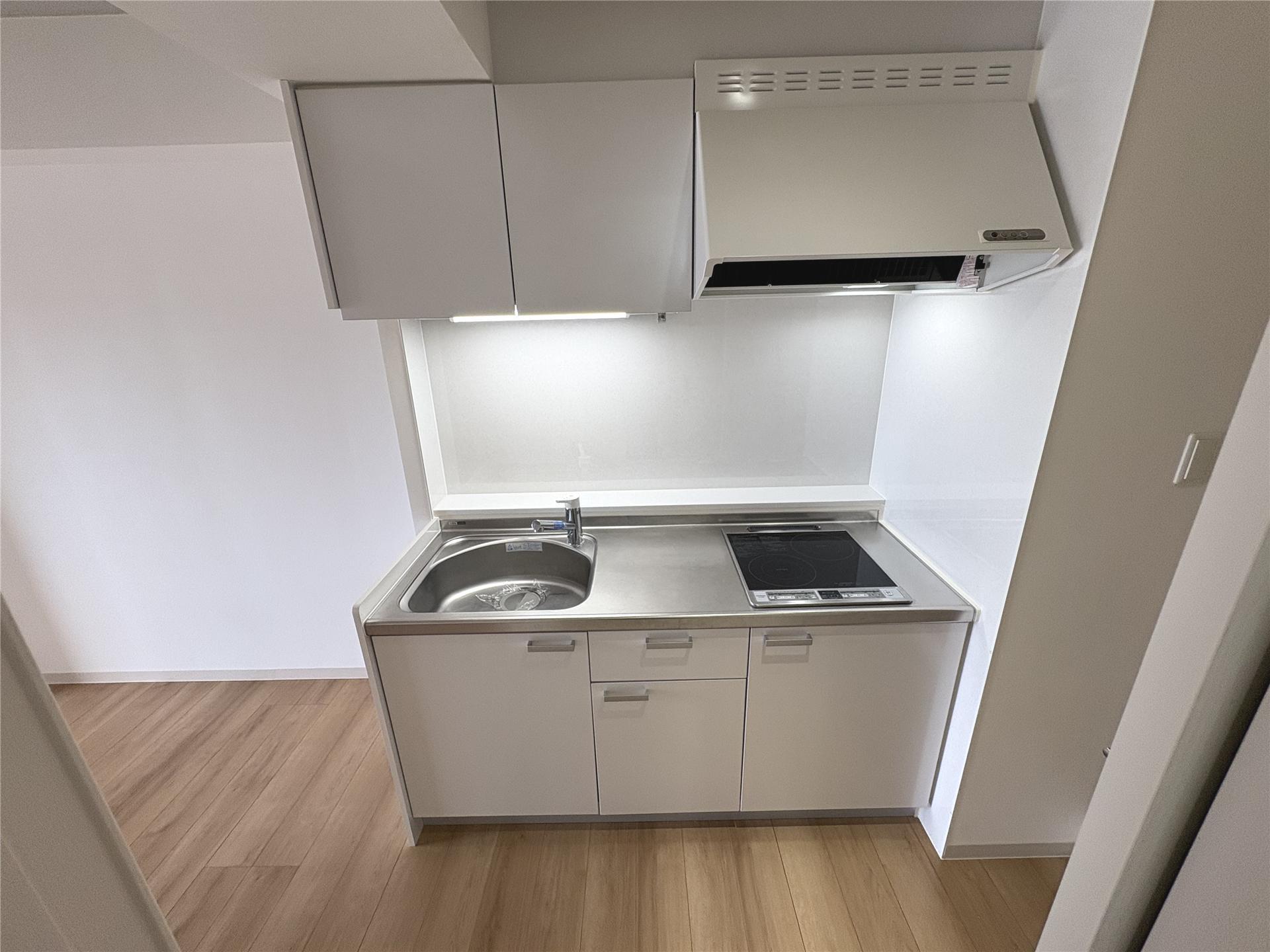 キッチン　上部収納付きのキッチンです