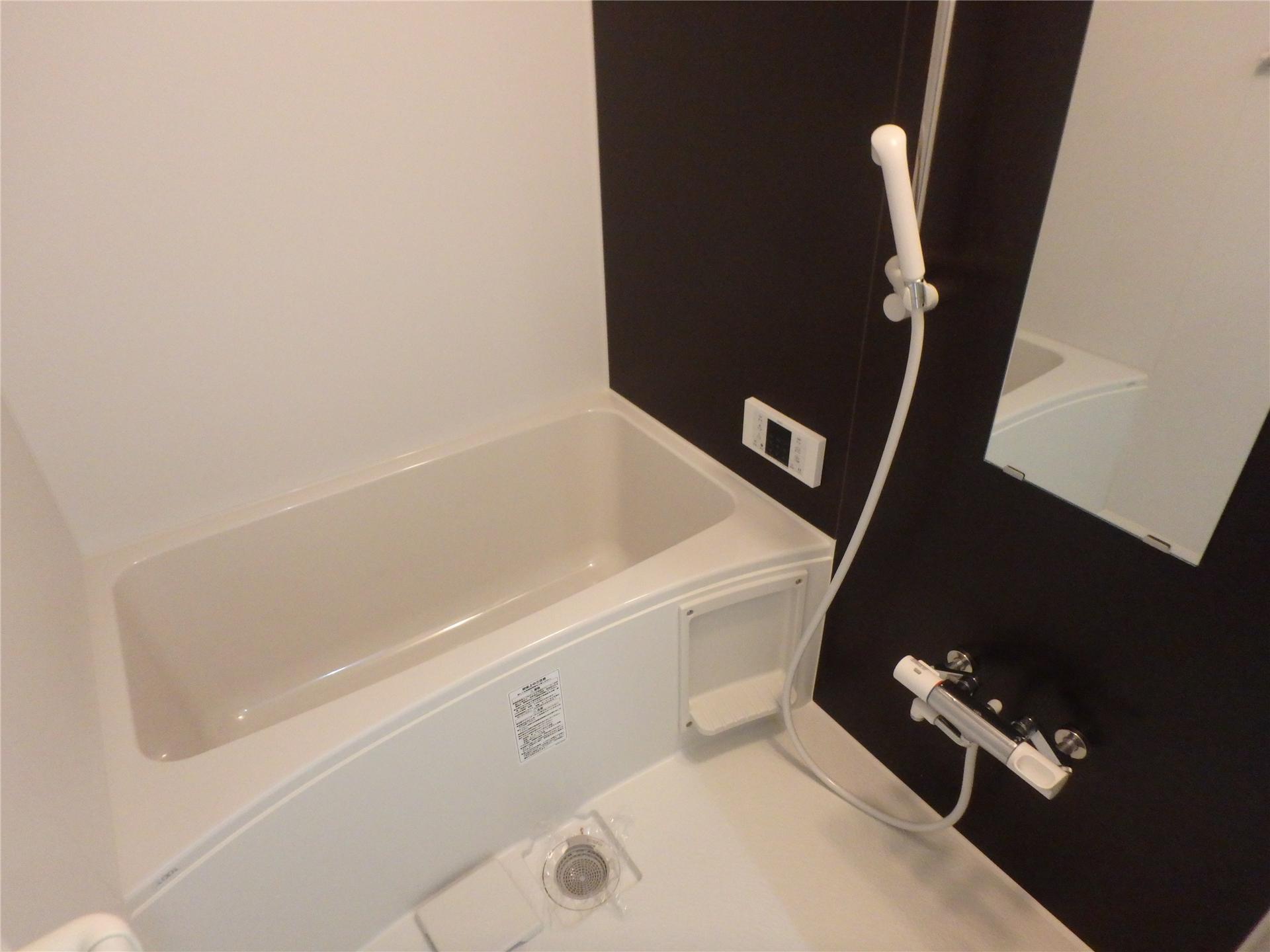 バス・シャワールーム　追焚・浴室乾燥機付きです
