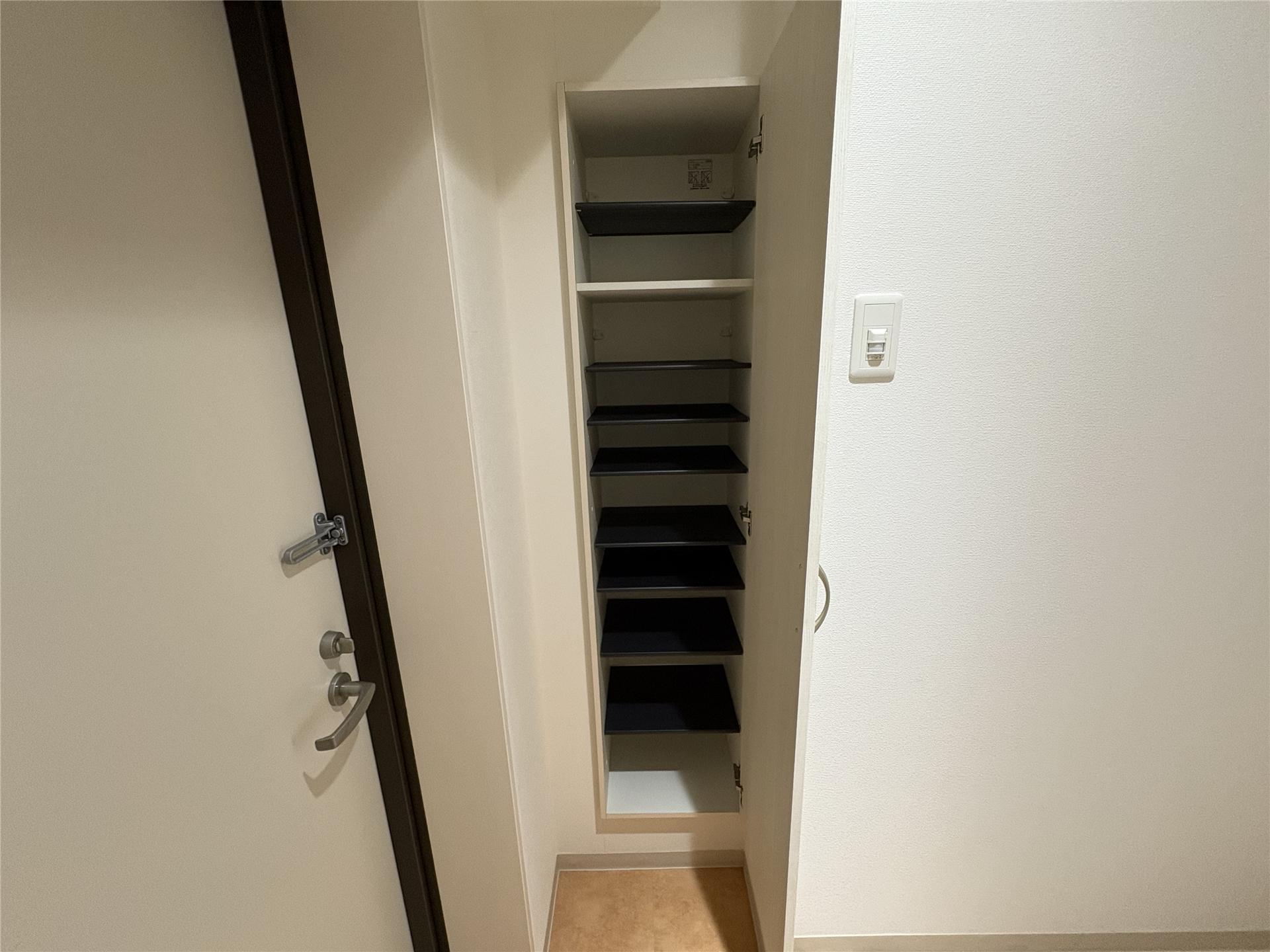 玄関　シューズボックス付きの玄関です