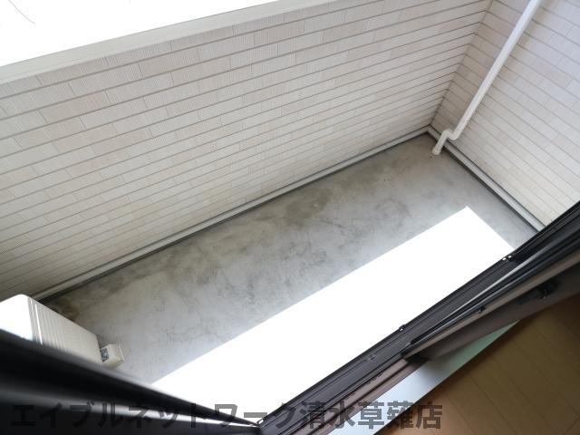 バルコニー　バルコニーからの眺めを楽しみながら食事をしませんか