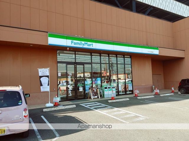 コンビニ　ファミリーマート（コンビニ）まで413m