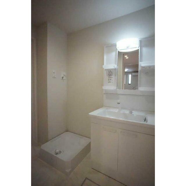 洗面設備　■洗髪洗面化粧台と洗濯機スペース