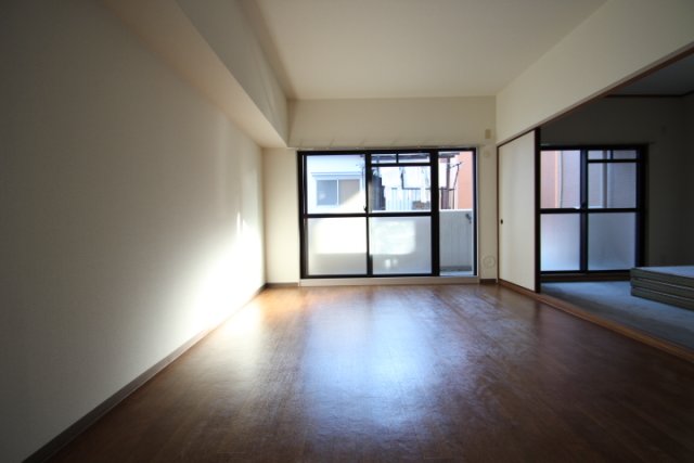 居室・リビング　同物件別号室の写真です。