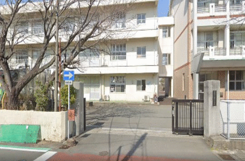 小学校　沼津市立第４小学校（小学校）まで742m