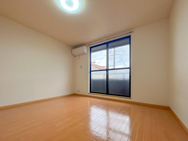 居室・リビング　エアコン付で快適にお住まいいただけます