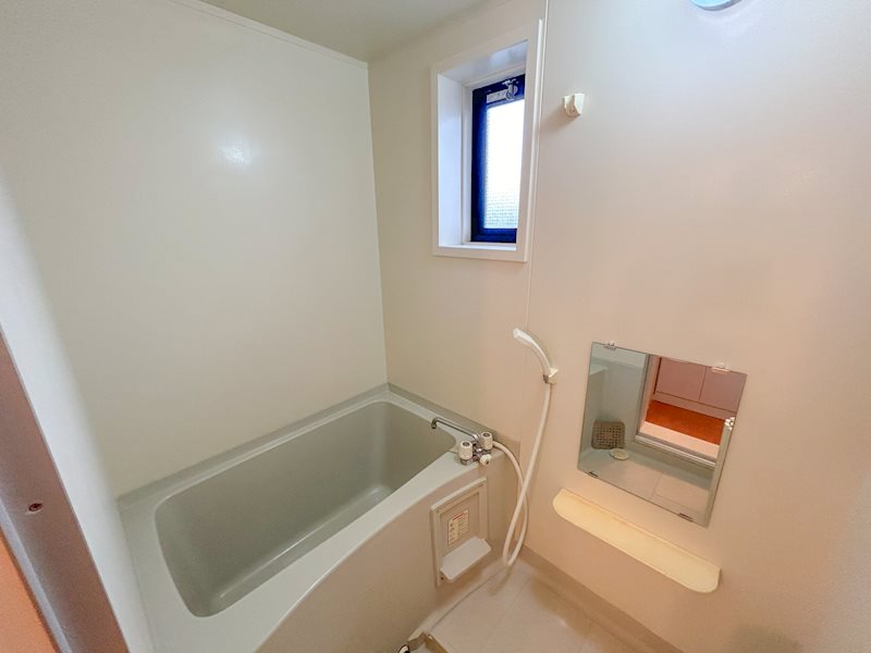 バス・シャワールーム　窓があるので換気しやすいです