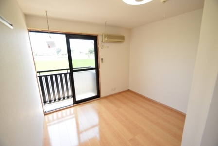 居室・リビング　日当たり良好6.5帖居室