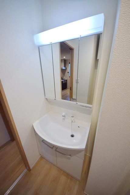 洗面設備　★３面鏡の洗面台ってなかなかないですよね★