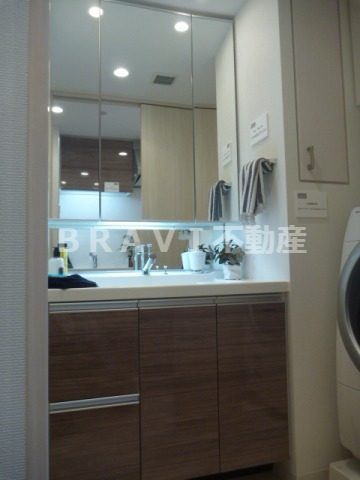 洗面設備　【パークアクシス本町】独立洗面台で身支度をすべて済ませてしま