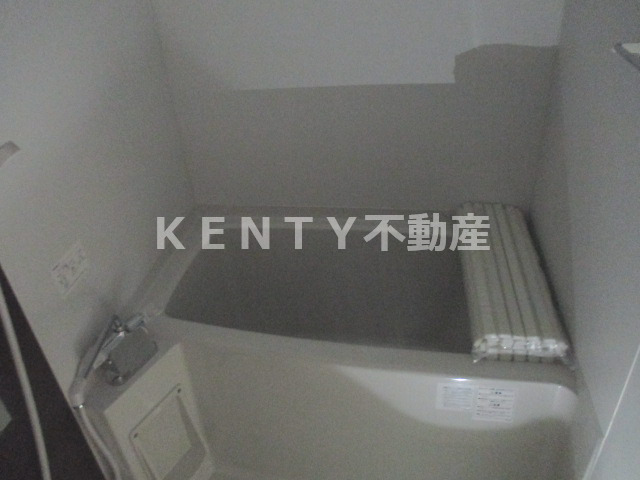 バス・シャワールーム　コンパクトで使いやすいお風呂です