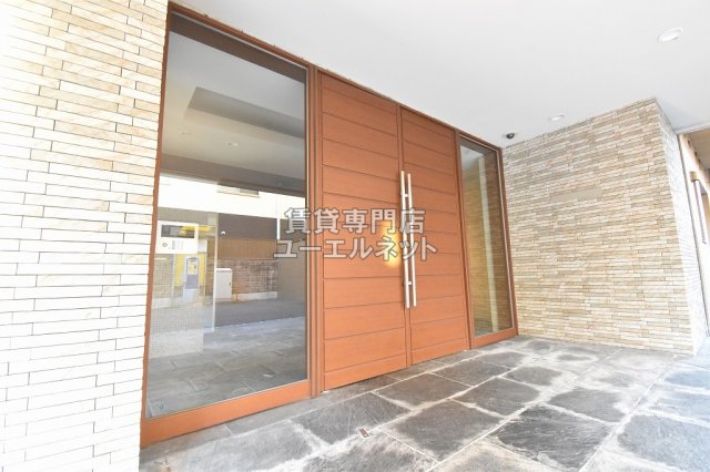 エントランス　オートロック完備