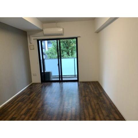 居室・リビング　室内