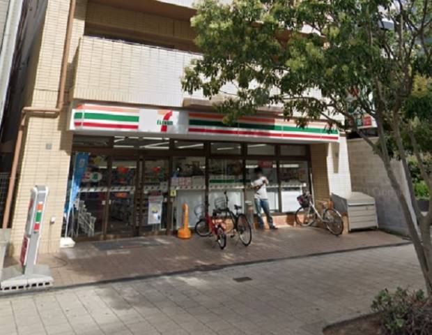 コンビニ　セブンイレブン（コンビニ）まで299m