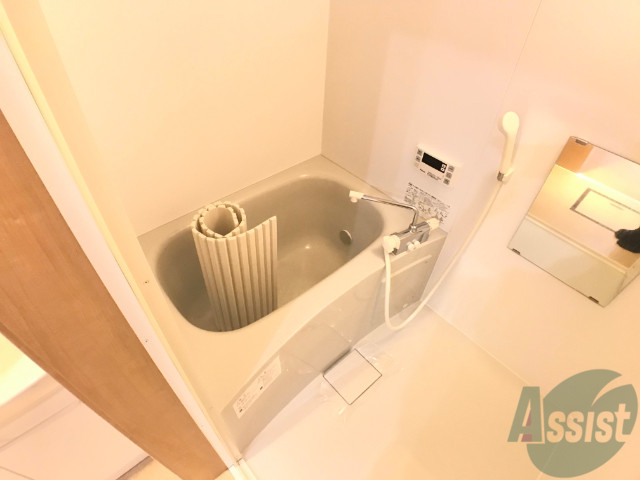 バス・シャワールーム　浴槽があるので、疲れた時はゆっくりと湯船につかりましょう。