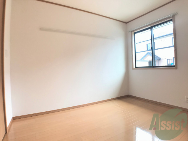 その他部屋・スペース　明るい光が差し込む素敵なお部屋ですね～。