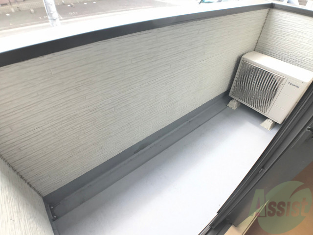 バルコニー　お天気のいい日はバルコニーで洗濯物も干せますよ。
